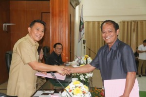 Wali Kota Tomohon saat menghadiri Rapat Paripurna Tutup-Buka Masa Sidang DPRD Tomohon