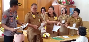 Sekretaris Kota Tomohon membuka soal UNBK SD