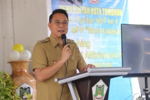 Wali Kota Tomohon Jimmy F Eman SE Ak saat meluncurkan Aplikasi Anlin di Mal Pelayanan Publik Wale Kabasaran