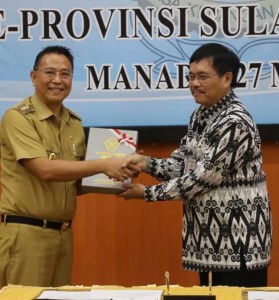Wali Kota Tomohon Jimmy F Eman SE Ak CA menerima LHP dari BPK-RI