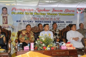 Wali Kota Tomohon menghadiri Misa Pertama Imam Baru Pastor Rocky Wowor 