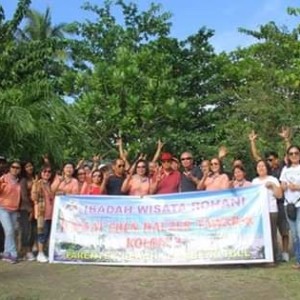Bupati Minahasa Ibadah Rekreasi Bersama PKBL di Pantai Parentek