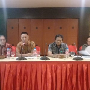 Plh Kadis Koperasi dan UKM Sulut Drs Roike Kodowati mewaki Gubernur Sulut saat membuka RALB Puskud Sulut