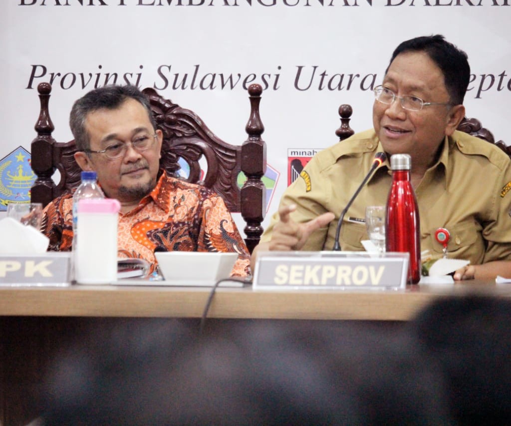 Sekdaprov Sulut Edwin Silangen dan Koordinator Wilayah IX KPK Budi Waluya