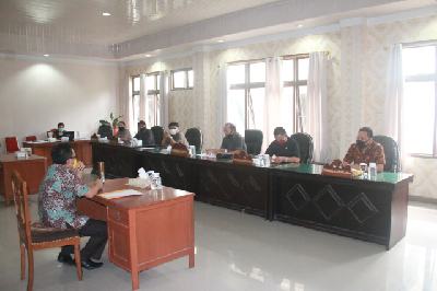 RDP Komisi I DPRD Tomohnn dengan DPMPTSP