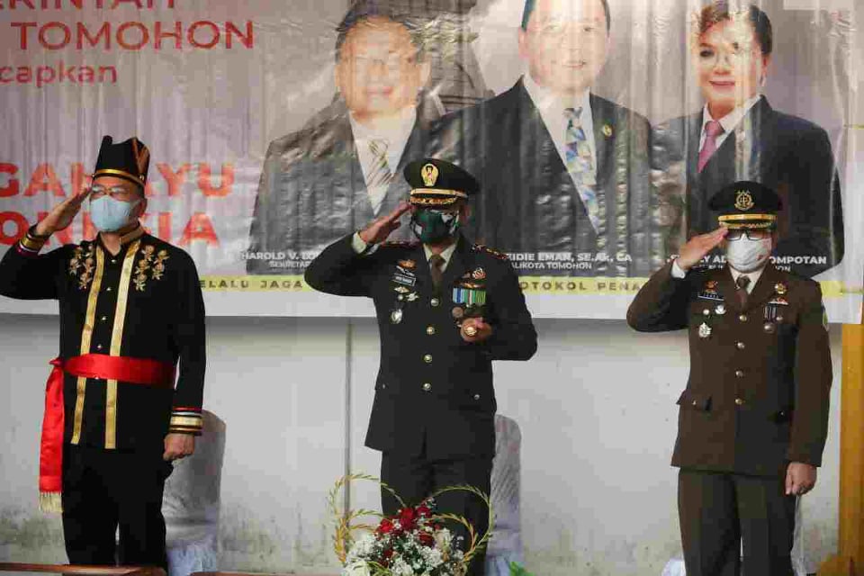 Wali Kota Tomohon mengikuti Upacara Penurunan Bendera secara virtual