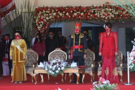 Kenakan Pakaian Adat Sangihe, Gubernur Olly Irup Peringatan HUT ke-56 Provinsi Sulut