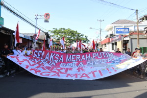 Ribuan bendera merah putih dan spanduk untuk aksi bela NKRI