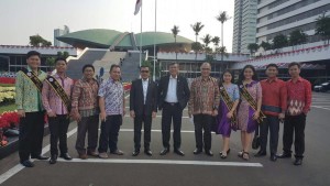 Remaja Teladan Sinode GMIM bersama Pimpinan serta Ir SBAN Liow dan Ir Marhany Pua, dua Senator asal Sulut di MPR-RI