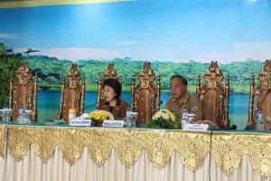 Ketua DPRD Tomohon Ir Miky JL Wenur memberikan materi di Rakorev Keuangan