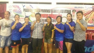 Ketua PTMSI, pengurus bersama atlit putri yang meraih medali emas