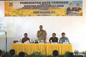 Wali Kota Tomohon memberikan penyuluhan di Sitahu