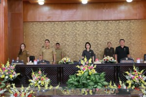 Ketua DPRD Tomohon memimpin Rapat Paripurna Pengajuan Dua Ranperda