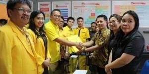 Ketua DPD Partai Golkar Tomohon Jimmy F Eman SE Ak bersama jajaran pengurus
