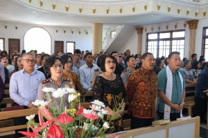 Wakapolda Sulut dan wali Kota Tomohon mengikuti Ibadah Minggu Sengsara III