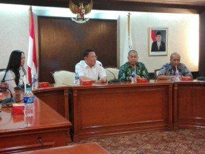 Wali Kota Tomohon dnegan Staf Khusus Menteri Sosial