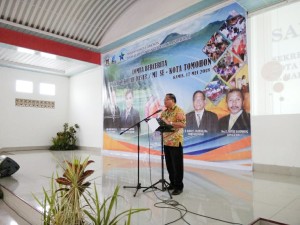 Sekretaris Kota Ir Harold V Lolowang MSc MTh membuka kegiatan