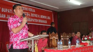 Drs Royke H Mewoh DEA,PGRI , Minahasa Tengah 
