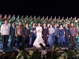Resepsi pernikahan Ladys F turang dan james Pengky Wewengkang di Restoran Danau linow