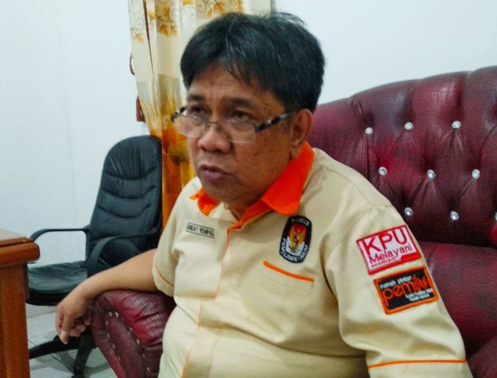 KPU Kota Manado,  Relawan Demokrasi manado, Ketua KPU Kota Manado ,Sunday Rompas 