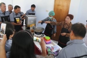 Pelatihan kuliner dan souvenir yang dilaksanakan Pemkot Tomohon