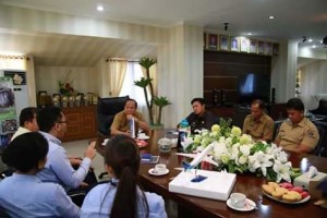 Max J Lomban ,PT Garuda Indonesia ,Mac Fee Kindangen, Ekspor Ikan Tuna bitung