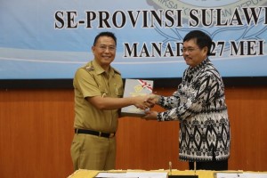 Wali Kota Tomohon Jimmy F Eman SE Ak CA menerima LHP dari BPK-RI Perwakilan Sulawesi Utara