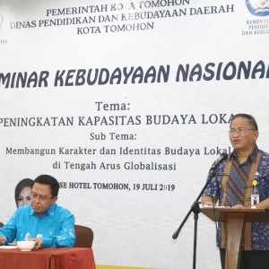 Sekretaris Kota Tomohon Ir Harold V Lolowang MSc MTh membuka kegiatan Seminar Kebudayaan Nasional