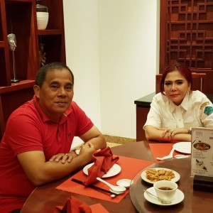 Pertemuan DR (HC) Vonnie Anneke Panambunan, STh dan Drs Jantje Wowiling Sajow, tadi malam (Rabu,11/3/2020) di sebuah restoran di Manado