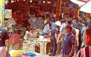 masyarakat Diminta tidak lakukan aksi borong bahan pokok di Pasar Tomohon