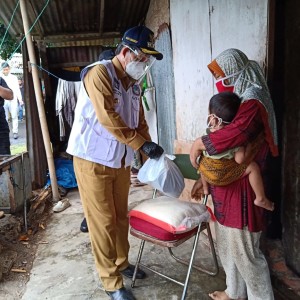 GSVL Turun Langsung Salurkan Bantuan Tahap II di Kelurahan Paal 4