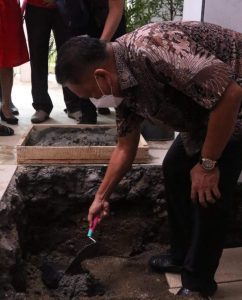 Gubernur Olly Letakan Batu Pertama Pembangunan Gereja GMIM Sion Teling Sentrum Manado