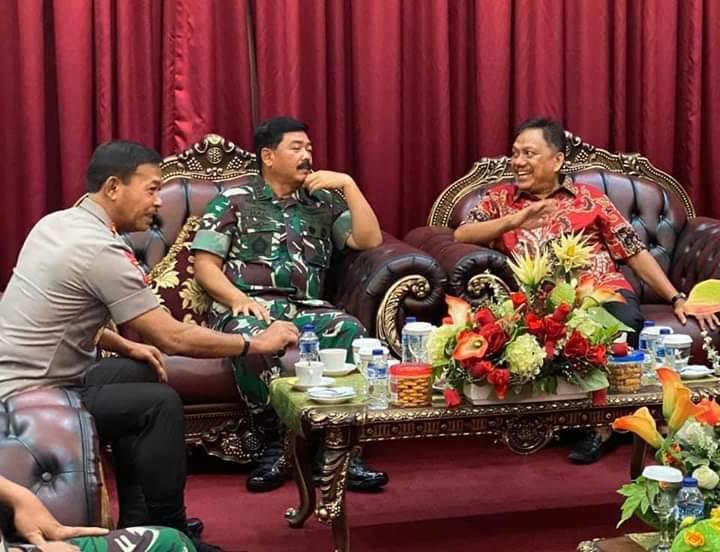 Tentara Nasional Indonesia, HUT TNI, Olly Dondokambey, Steven Kandouw, 