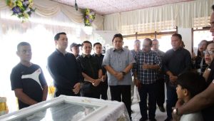 Wakil Gubernur Sulawesi Utara, Steven O.E. Kandouw, melayat ke rumah duka, korban kecelakaan bus rombongan, WKI GMIM,