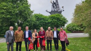 Gubernur Sulawesi Utara, Olly Dondokambey, patung Presiden Indonesia,