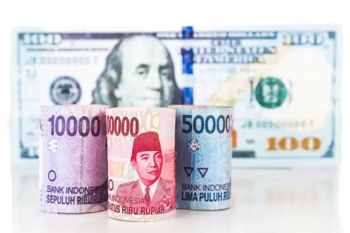Rupiah Ditutup Menguat ke Level 17.142, Ini Deretan Sentimennya