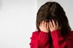 Belajar dari Kasus Balita Tewas di Kediri, Tidak Bolehkah Menitipkan Anak ke Neneknya?