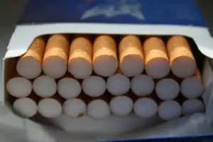 Inggris Larang Kelahiran 2009 ke Atas Beli Rokok untuk Seumur Hidup