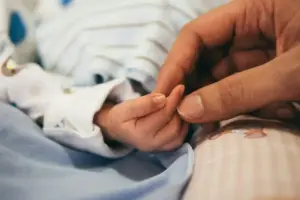 Bukan Hanya Mengurus Bayi, 12 Hal Ini Wajib Dilakukan Ibu Usai Melahirkan