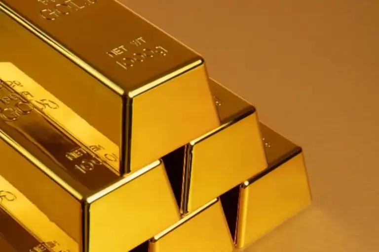 Harga Emas Dunia Anjlok 2 Persen, Dollar AS dan Yield Obligasi Menguat