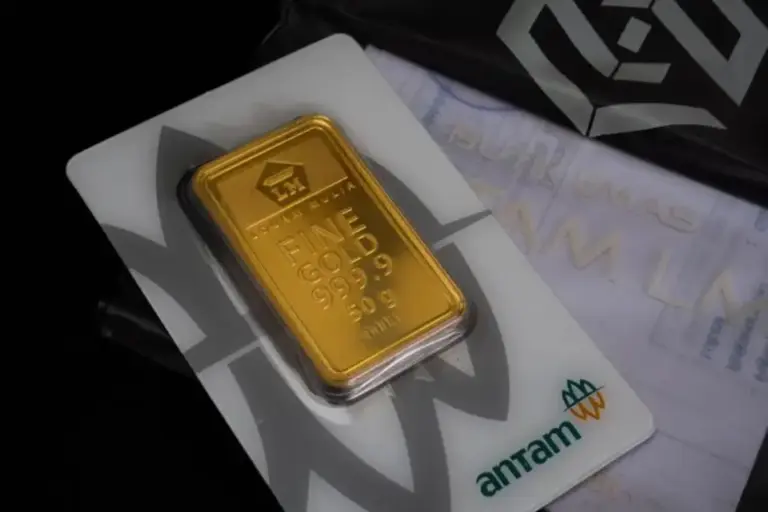 Harga Emas Antam Hari Ini 22 April Anjlok Rp 50.000 per Gram, Cek Sebelum Beli