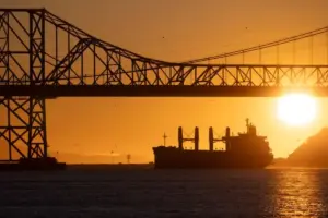 Trump Klaim AS Tangkap Kapal yang Bawa “Hadiah” dari China untuk Iran