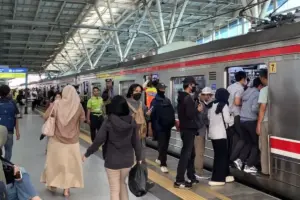 KA Bogowonto Tabrak Motor di Jaktim, Perjalanan KRL Jakarta-Cikarang Sempat Terganggu