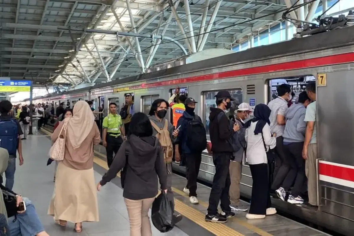 KA Bogowonto Tabrak Motor di Jaktim, Perjalanan KRL Jakarta-Cikarang Sempat Terganggu