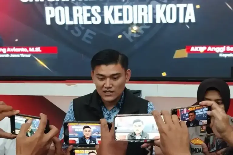 Viral Video Pemuda Bopong dan Banting Anak di Kediri, Polisi: Pelaku Terindikasi ODGJ