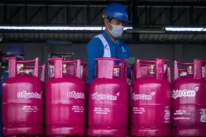 Harga Gas Naik, Warga Putar Otak: Hemat Pemakaian hingga Ganti Tabung