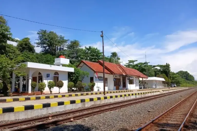KAI Aktifkan Kembali Stasiun Plabuan dan Comal, Mudahkan Akses di Pantura