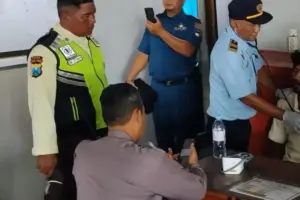 Detik-detik Penumpang Feri Jatuh ke Laut di Selat Bali, Diselamatkan Awak Kapal