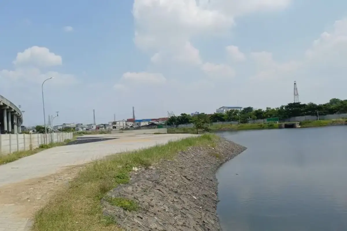 Waduk Rawa Malang Jakut Tak Punya Akses Masuk, Hanya Ada Lubang Kecil