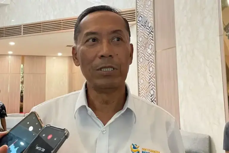 Wamendiktisaintek Fauzan Larang Bimbingan Skripsi di Luar Kampus, Rawan Pelecehan Seksual